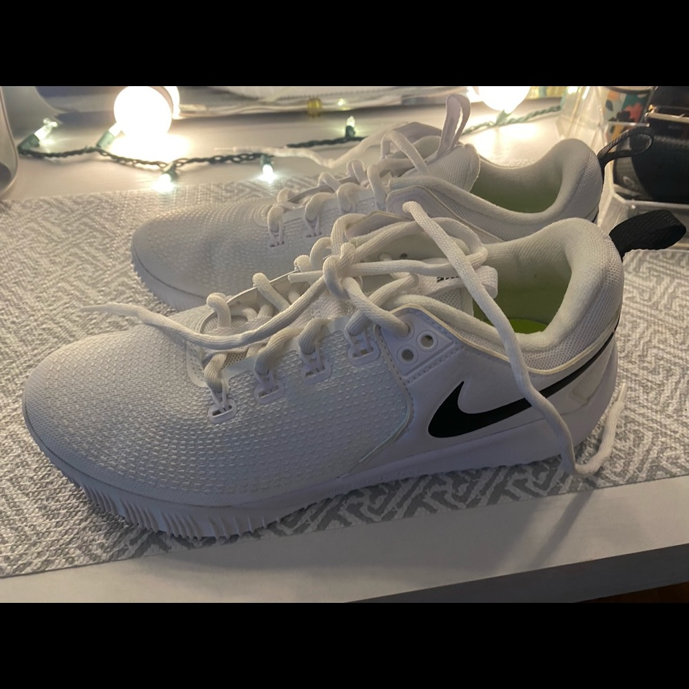 NEVER WORN WHITE NIKE VOLLEYBALL SHOES